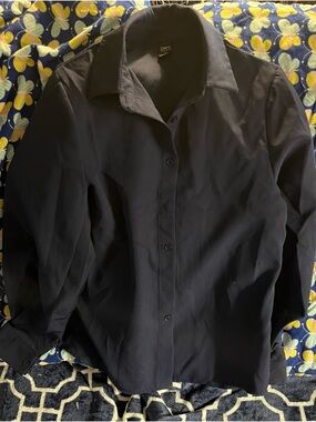 DAZY NAVY Classic Button-Up Blouse